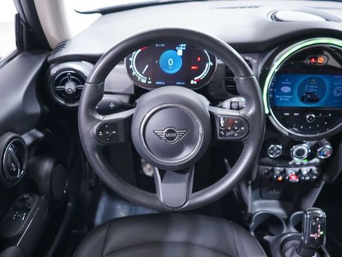 Used 2024 MINI Cooper 2-Door Hardtop FWD image 8