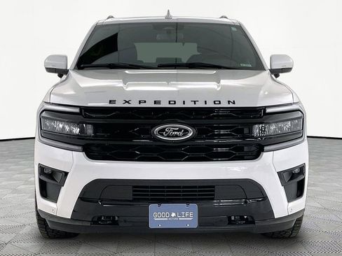 Used 2023 Ford Expedition Limited AWD/4WD image 2
