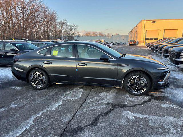 New 2026 Hyundai Sonata SEL FWD image 2
