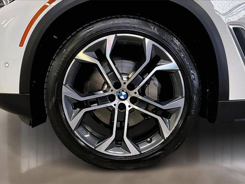 Used 2022 BMW X5 xDrive40i w/ Executive Package image 32