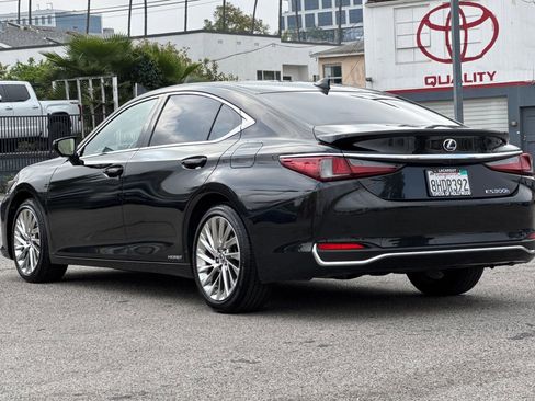 Used 2019 Lexus ES 300h w/ Accessory Package 2 image 6