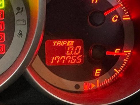 Used 2004 MAZDA MAZDA3 s w/ Moonroof & 6-CD Pkg image 39