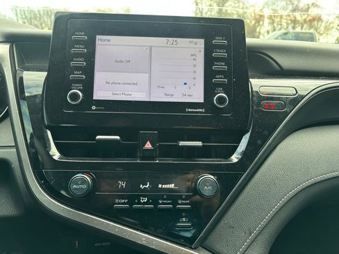 Used 2021 Toyota Camry SE image 12