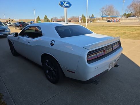 Used 2016 Dodge Challenger SXT image 4