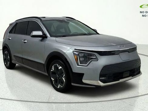 Used 2024 Kia Niro Wave w/ Wave Preserve Package FWD image 1