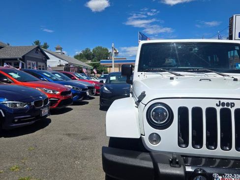 Used 2014 Jeep Wrangler Unlimited Sahara AWD/4WD image 15