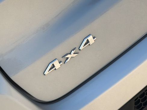 Used 2025 Jeep Compass Limited AWD/4WD image 9