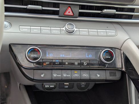 Used 2024 Hyundai Elantra SEL w/ Convenience Package FWD image 25