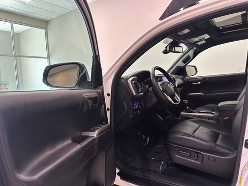 Used 2021 Toyota Tacoma Limited AWD/4WD image 22