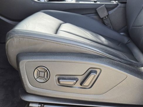 Certified 2023 Audi Q3 2.0T Premium Plus w/ Premium Plus Package image 32