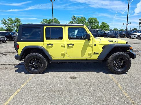 Used 2024 Jeep Wrangler Unlimited AWD/4WD image 9