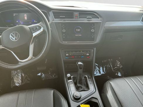 Used 2023 Volkswagen Tiguan SE AWD/4WD image 11