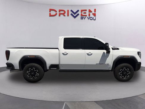 Used 2024 GMC Sierra 2500 AT4X AWD/4WD image 3