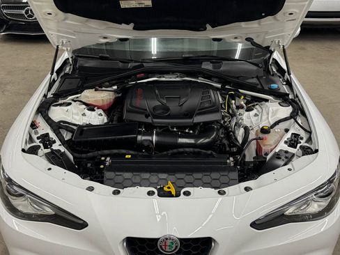 Used 2017 Alfa Romeo Giulia image 11