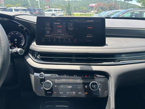 Used 2023 INFINITI QX60 Luxe w/ Vision Package FWD image 19