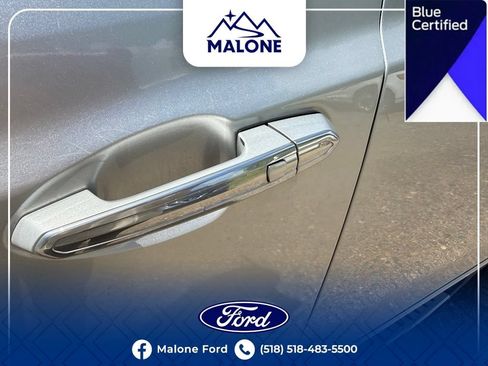 Used 2017 Cadillac XT5 Luxury w/ Driver Awareness Package AWD/4WD image 17