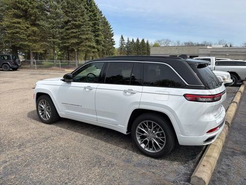 Used 2025 Jeep Grand Cherokee Summit AWD/4WD image 3