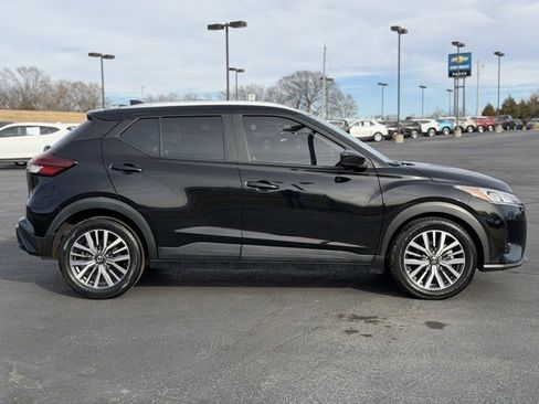 Used 2021 Nissan Kicks SV image 8