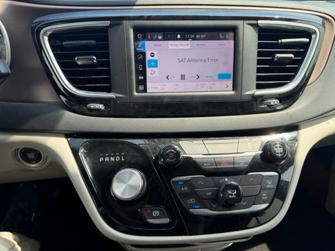 Used 2023 Chrysler Voyager LX FWD image 11