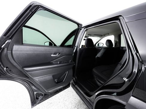 Used 2022 Nissan Pathfinder S FWD image 16