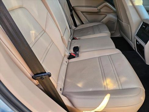 Used 2020 Porsche Cayenne image 20