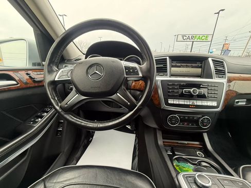 Used 2014 Mercedes-Benz GL 550 4MATIC image 28