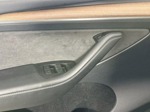 Used 2023 Tesla Model Y Long Range AWD/4WD image 22