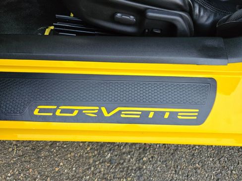 Used 2006 Chevrolet Corvette Coupe w/ Preferred Equipment Group RWD image 13