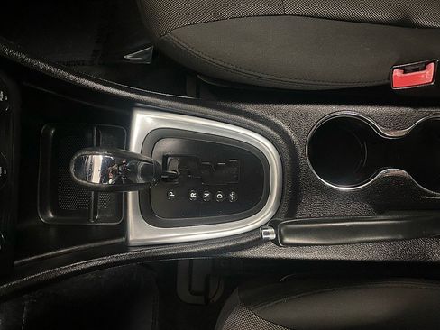 Used 2013 Dodge Avenger SXT image 20