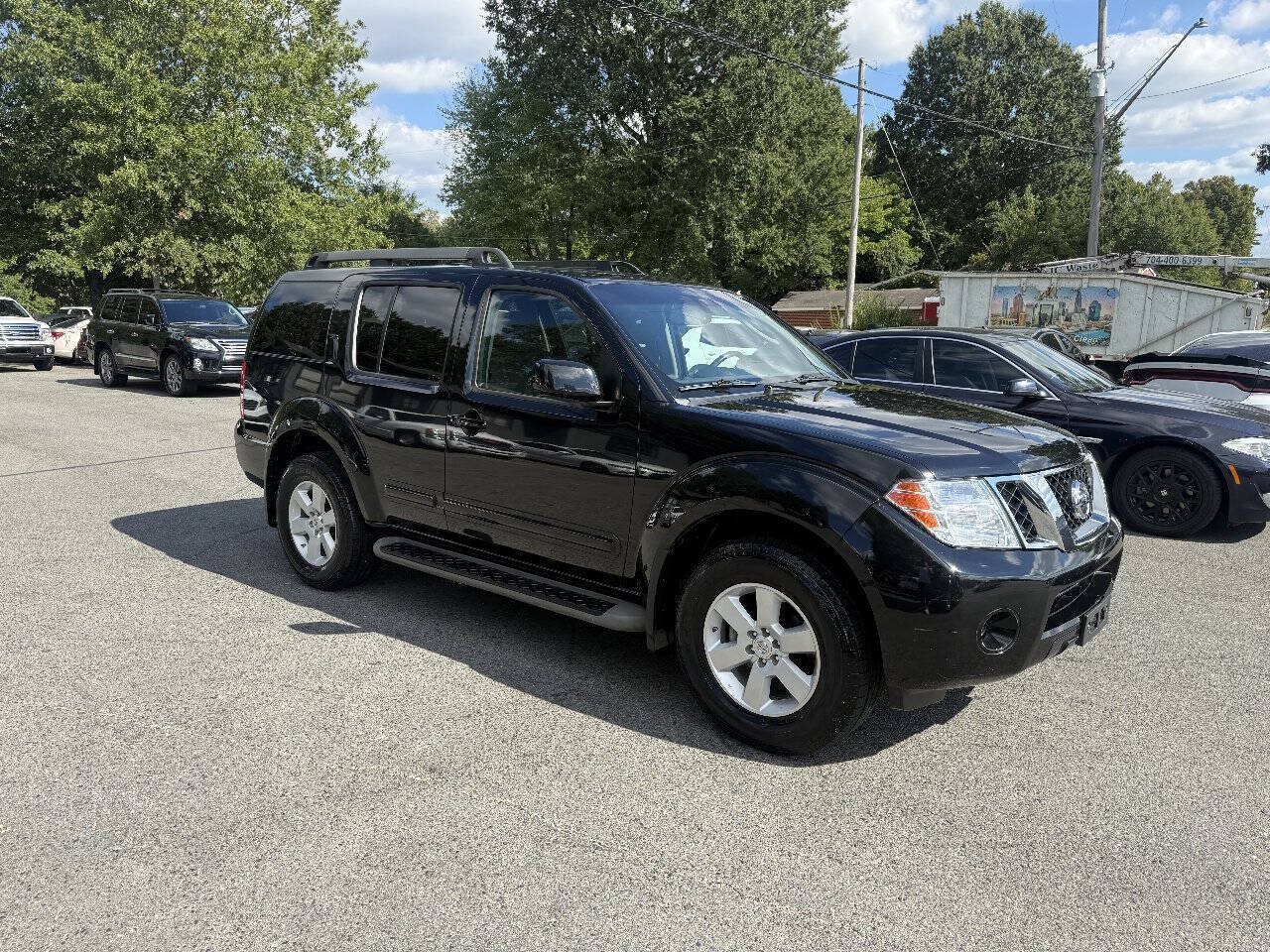 Used 2012 Nissan Pathfinder SV AWD/4WD image 4