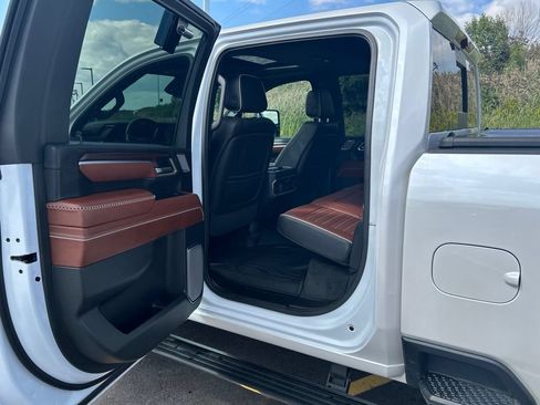 Used 2024 GMC Sierra 3500 Denali Ultimate AWD/4WD image 20