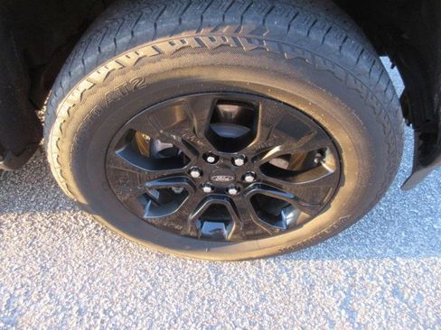 Used 2022 Ford F150 Lariat w/ Equipment Group 502A High AWD/4WD image 14