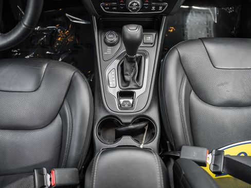 Used 2019 Jeep Cherokee Limited AWD/4WD image 28