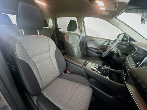 Used 2023 Nissan Rogue SV image 29