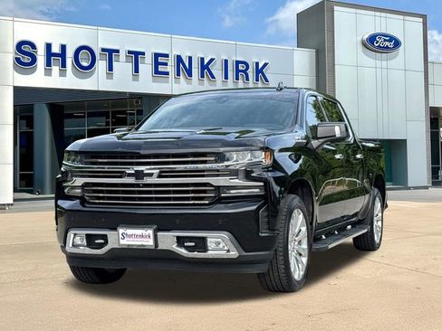 Used 2019 Chevrolet Silverado 1500 High Country w/ Technology Package AWD/4WD image 3