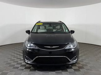 Used 2017 Chrysler Pacifica Touring-L Plus FWD video 2