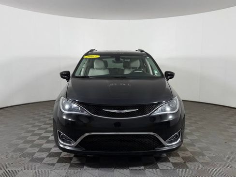 Used 2017 Chrysler Pacifica Touring-L Plus FWD image 2