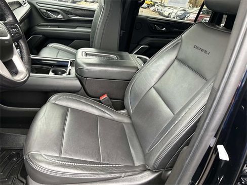 Used 2022 GMC Yukon XL Denali w/ Advanced Technology Package image 16