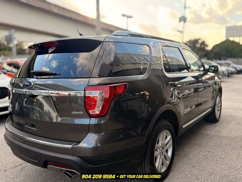 Used 2018 Ford Explorer XLT w/ Equipment Group 202A AWD/4WD image 9