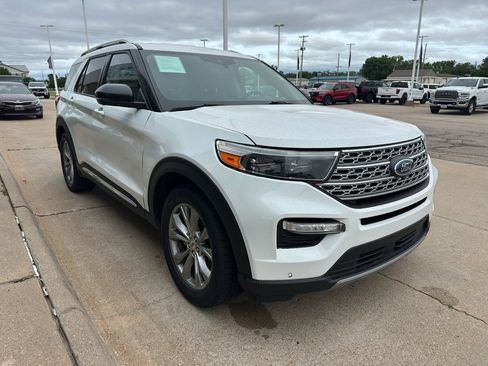 Used 2023 Ford Explorer Limited w/ Equipment Group 301A RWD image 2
