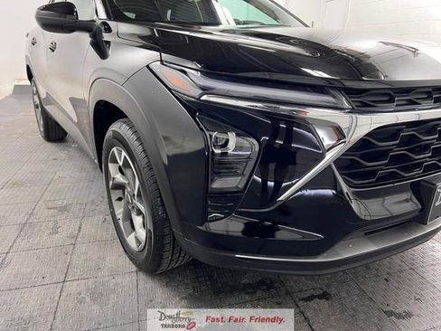 Used 2025 Chevrolet Trax LT image 9