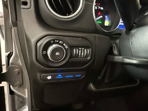 Used 2022 Jeep Wrangler Unlimited Sahara w/ Cold Weather Group AWD/4WD image 19