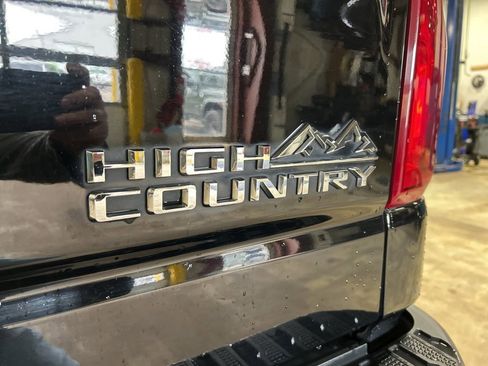 Used 2019 Chevrolet Silverado 1500 High Country w/ High Country Premium Package image 17