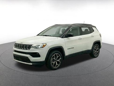 Used 2025 Jeep Compass Limited AWD/4WD image 3