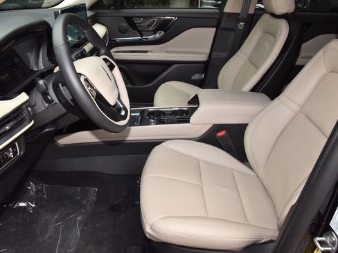 New 2026 Lincoln Corsair Grand Touring w/ Jet Appearance Package AWD/4WD image 13