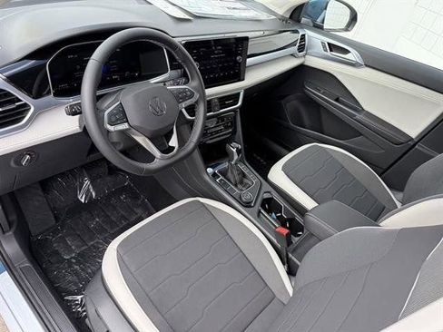New 2025 Volkswagen Taos SE image 2