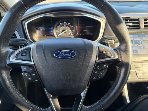 Used 2017 Ford Fusion SE w/ Equipment Group 202A AWD/4WD image 18