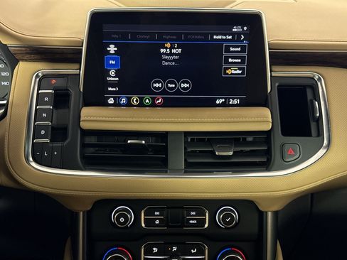 Used 2021 Chevrolet Tahoe Premier AWD/4WD image 18