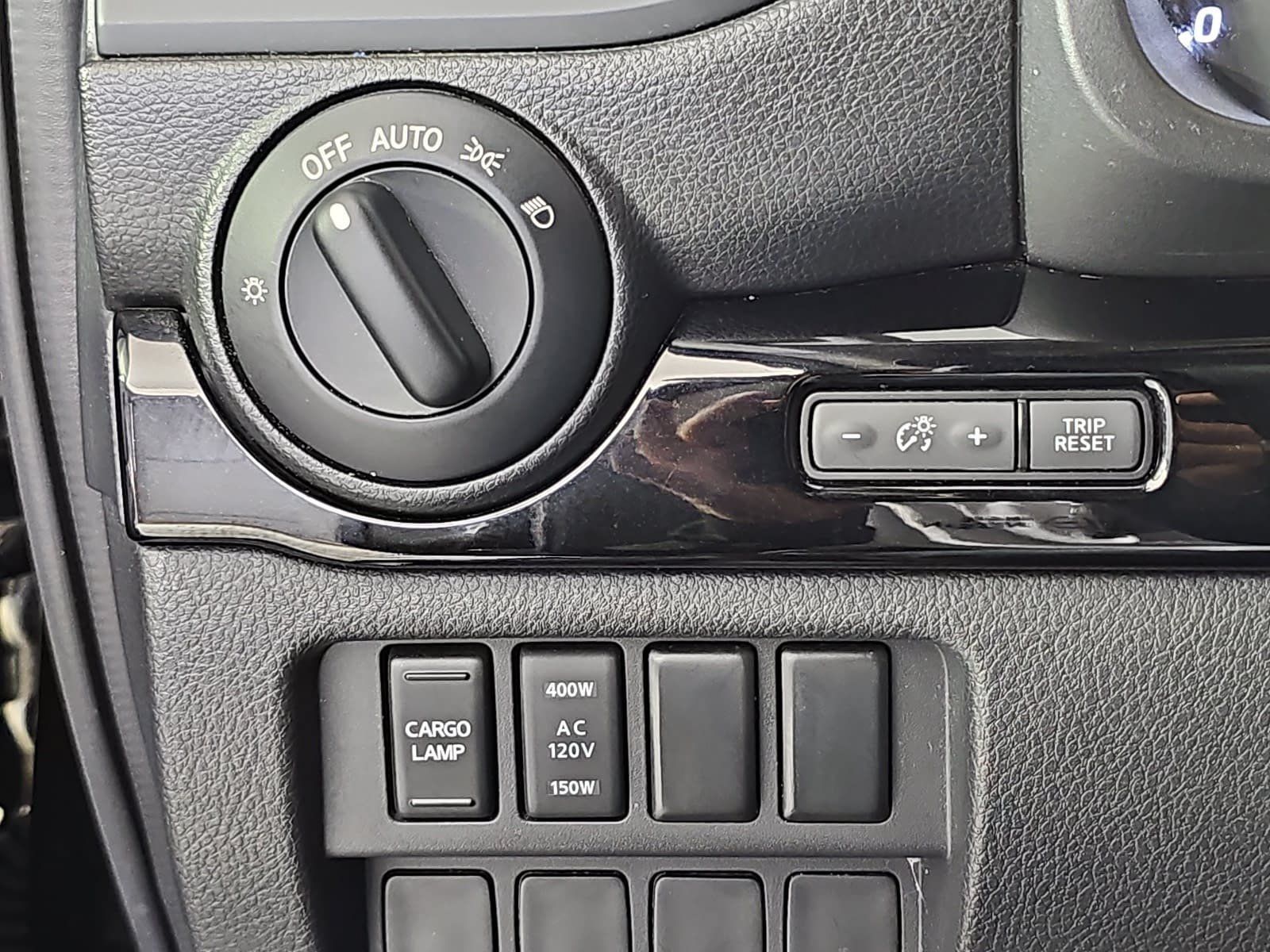 Used 2023 Nissan Titan SV w/ SV Convenience Package RWD image 24