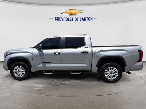 Used 2024 Toyota Tundra SR5 w/ SR5 Convenience Package AWD/4WD image 8